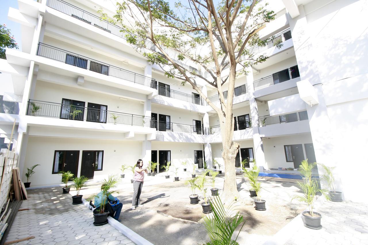 Dparagon Medokan Ayu Hotel Surabaya Kültér fotó